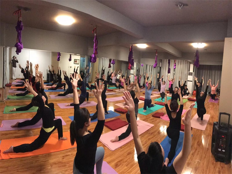女宾瑜伽会所